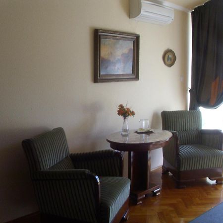 Barokk Antik Guest House Kecskemét Rum bild