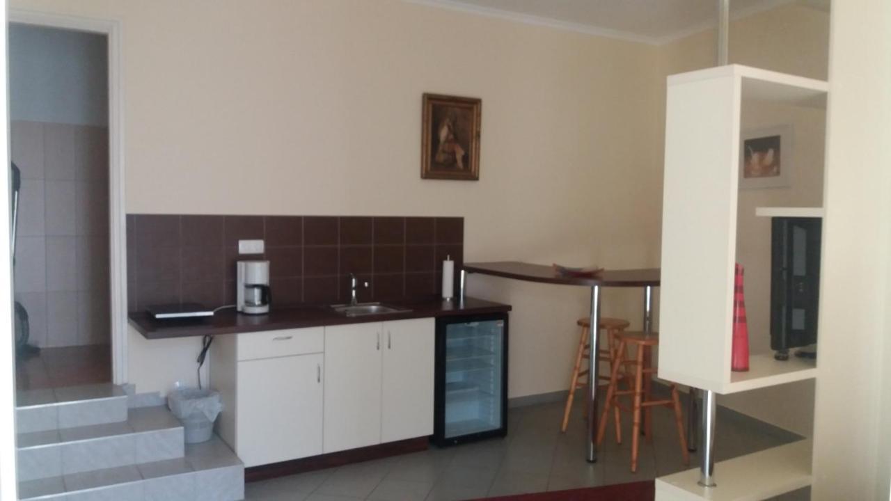 Barokk Antik Guest House Kecskemét Exteriör bild